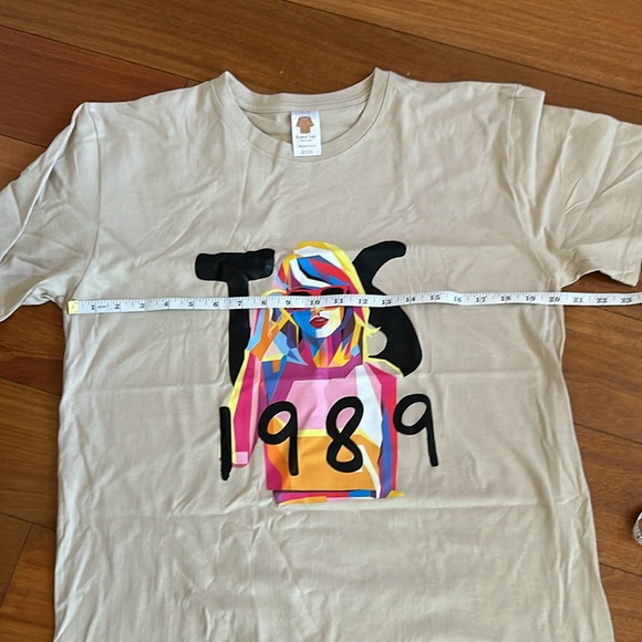 Taylor Swift 1989 Tshirt NWOT - Picture 6 of 7